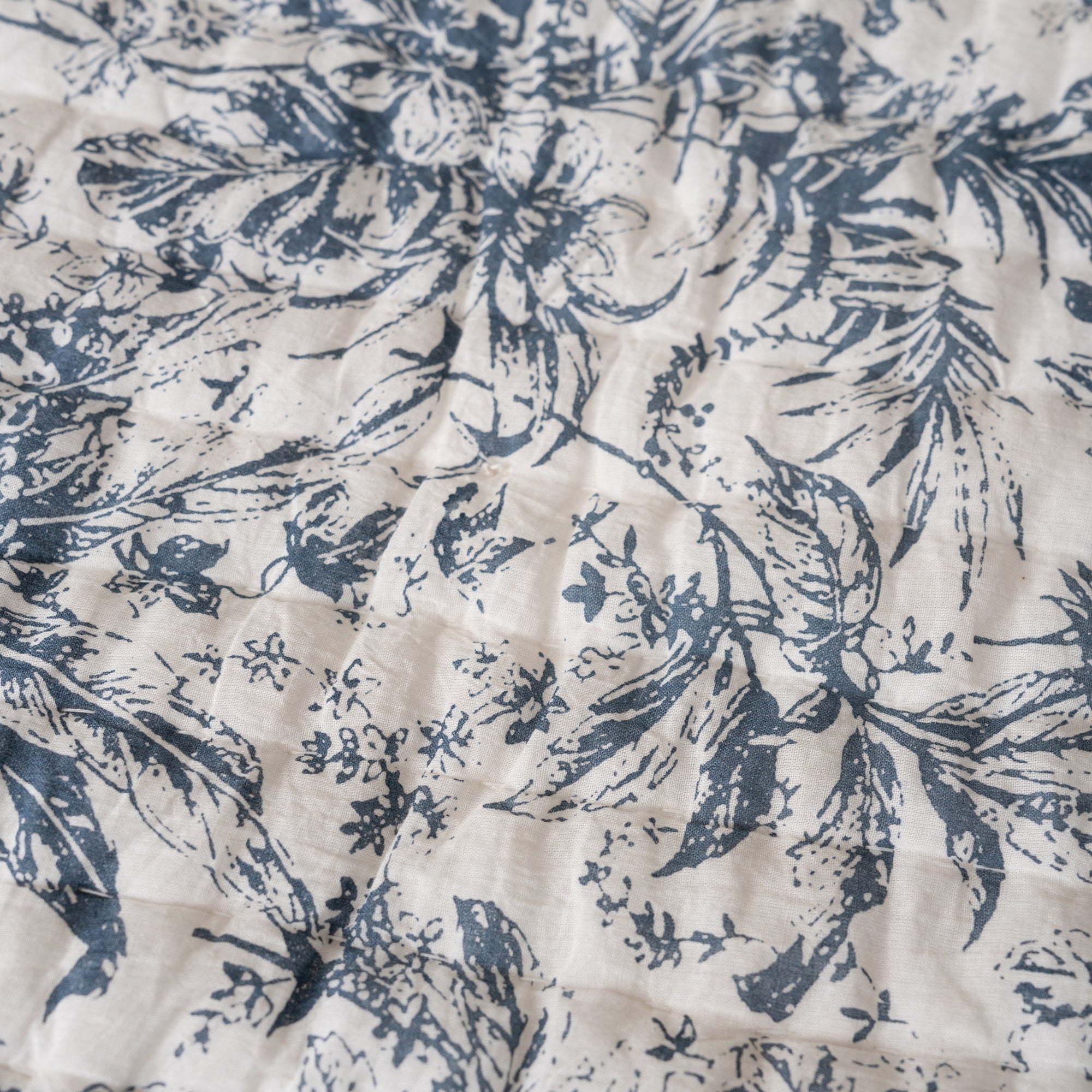 Tropical Silhouette Bedspread Set