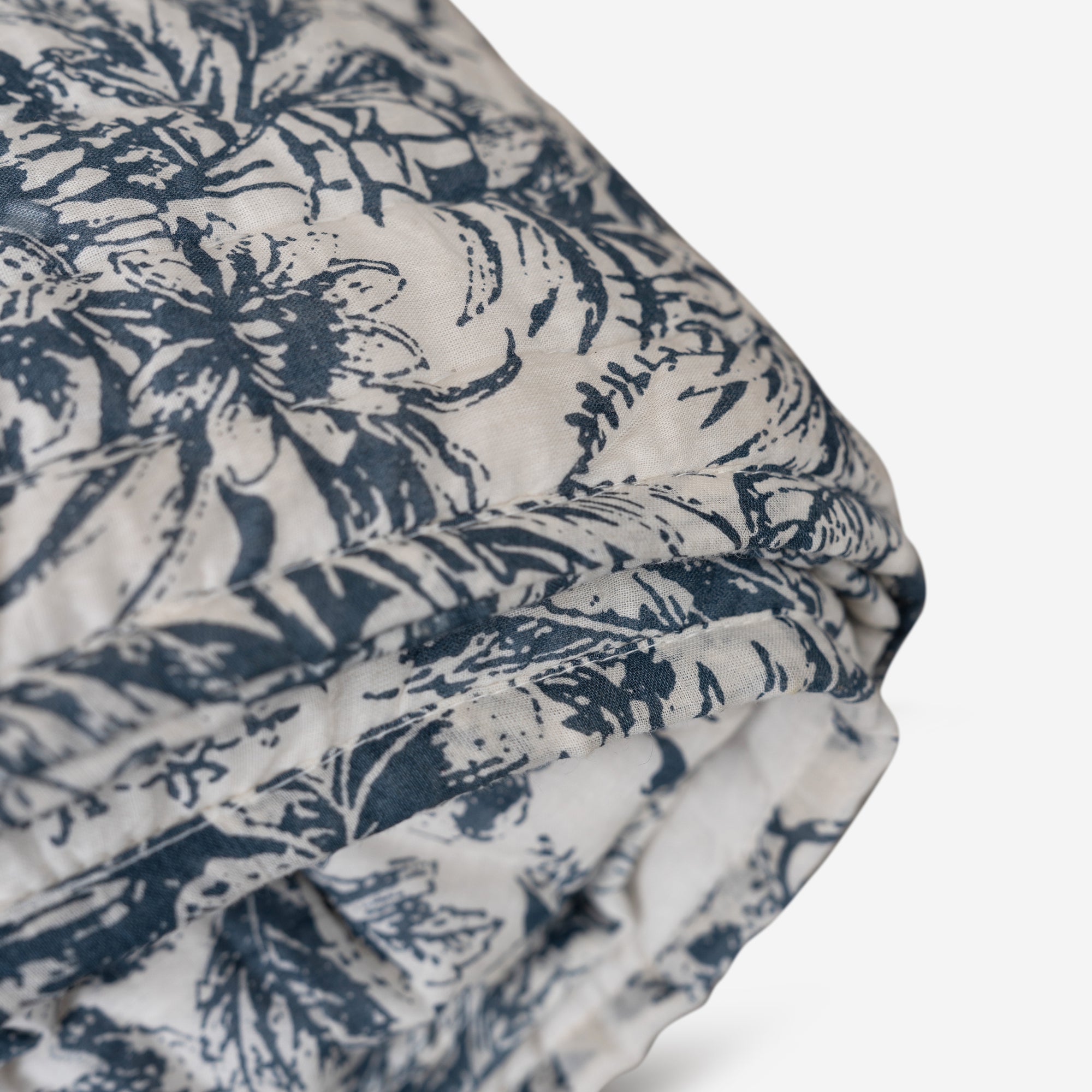 Tropical Silhouette Bedspread Set